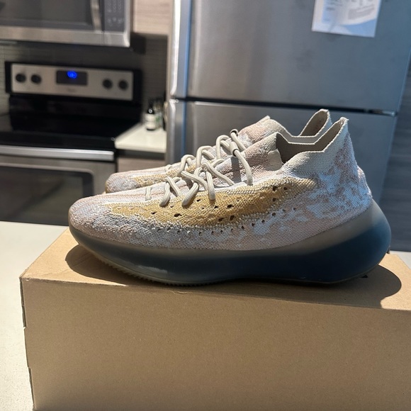 Yeezy Boost 380 - Picture 5 of 5